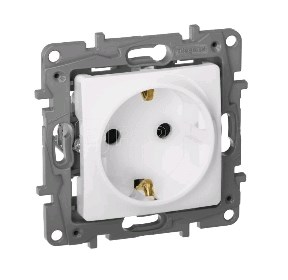 Розетка В Рамку Одинарная С Заземлением+Шторки Белый IP31 16А 250В  ETIKA Legrand