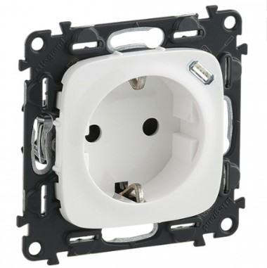 Розетка В Рамку  Одинарная С Заземлением+USB-C Белый IP20 16А 250В ALLURE Legrand