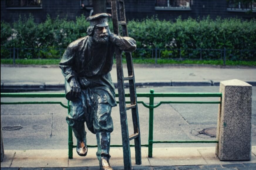 pamyatnik-fonarshchiku.jpg pamyatnik-fonarshchiku.jpg